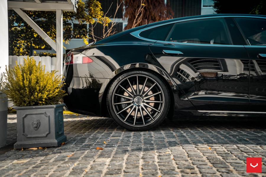 Детали экстерьера Tesla Model S on Vossen Wheels (VFS-2) 2018 года  (фото 34 из 43)